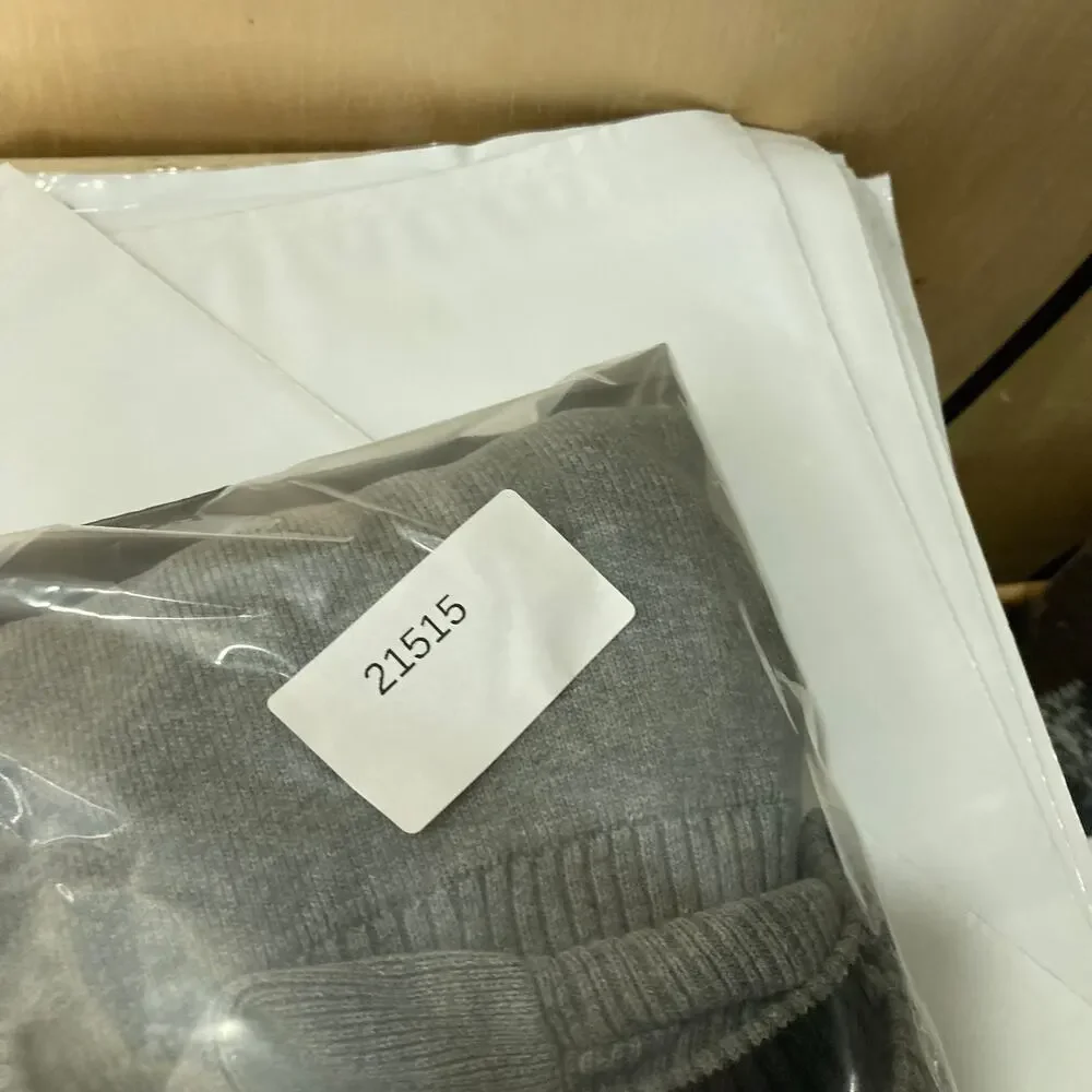 Levis Sweater Mens‎ Size L Gray V Neck Ribbed Knit Casual Classic Pullover